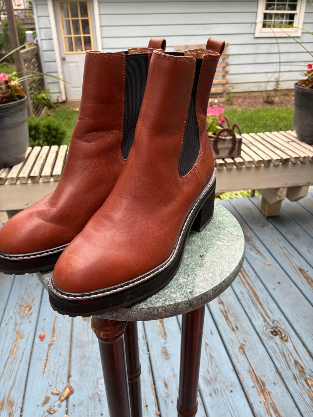 Madewell Leather Chelsea Chukka Boots in Chestnut